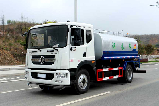 怎樣排除灑水車柴油機過早、過遲的噴油現(xiàn)象？